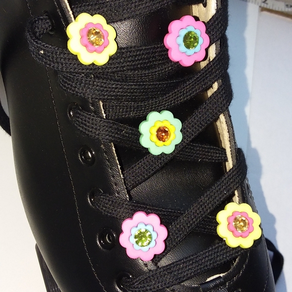 4/$20 Daisy flower shoelace charm for roller skates tennis shoes or boots - Picture 11 of 13